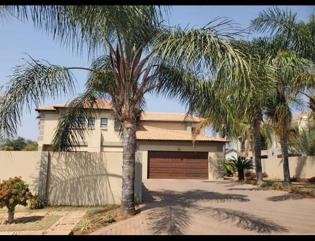 3 BEDROOM HOUSE FOR SALE IN HEUWELSIG ESTATE